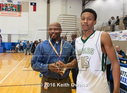 Thumbnail 1 in DeSoto vs. Shoemaker (Whataburger Basketball Tournament) photogallery.