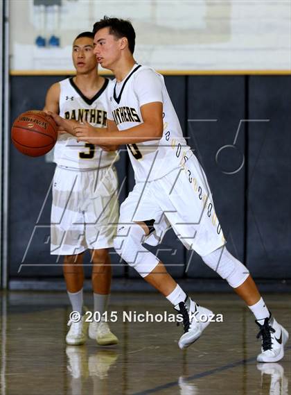 Thumbnail 3 in Newbury Park vs. Shalhevet (Joe Frazier Classic) photogallery.