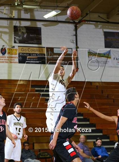 Thumbnail 2 in Newbury Park vs. Shalhevet (Joe Frazier Classic) photogallery.