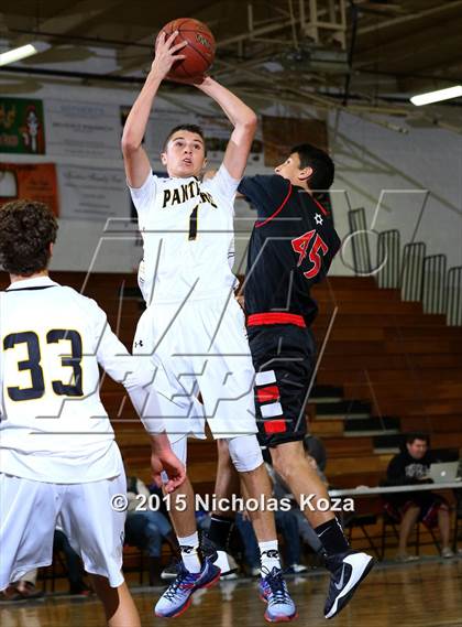 Thumbnail 3 in Newbury Park vs. Shalhevet (Joe Frazier Classic) photogallery.