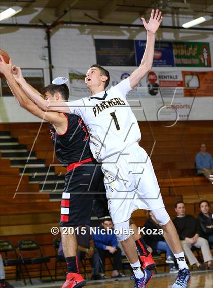 Thumbnail 3 in Newbury Park vs. Shalhevet (Joe Frazier Classic) photogallery.
