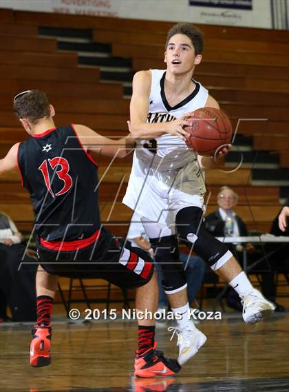 Thumbnail 3 in Newbury Park vs. Shalhevet (Joe Frazier Classic) photogallery.