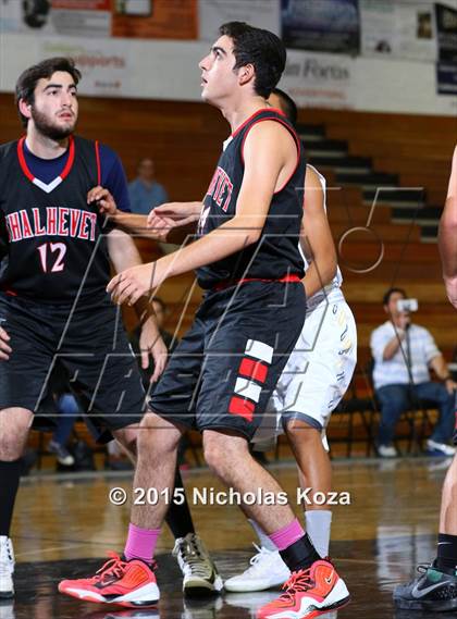 Thumbnail 2 in Newbury Park vs. Shalhevet (Joe Frazier Classic) photogallery.