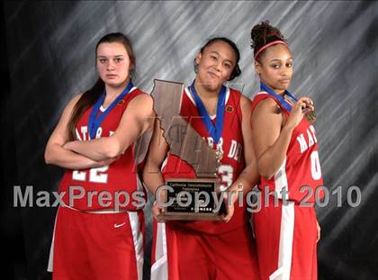 Thumbnail 3 in Carondelet vs. Mater Dei (CIF State D2 Award Photos) photogallery.