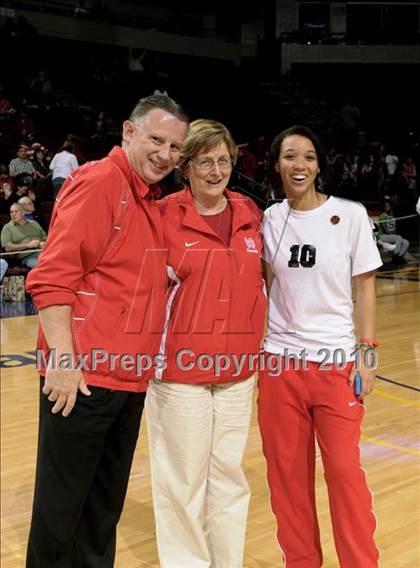Thumbnail 1 in Carondelet vs. Mater Dei (CIF State D2 Award Photos) photogallery.