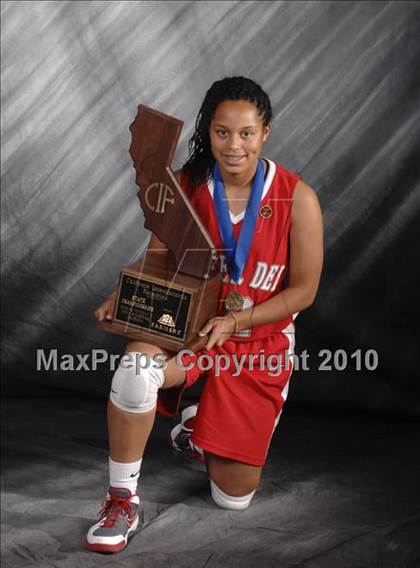 Thumbnail 1 in Carondelet vs. Mater Dei (CIF State D2 Award Photos) photogallery.