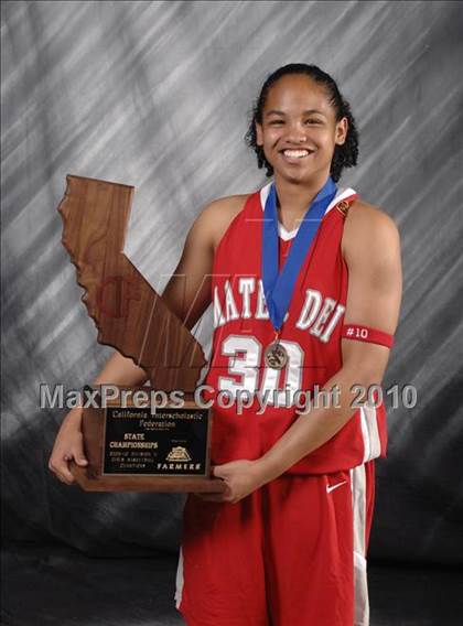 Thumbnail 1 in Carondelet vs. Mater Dei (CIF State D2 Award Photos) photogallery.