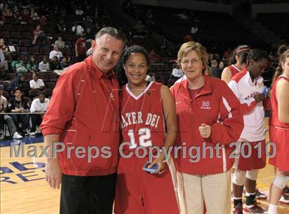 Thumbnail 3 in Carondelet vs. Mater Dei (CIF State D2 Award Photos) photogallery.