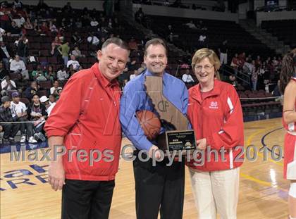Thumbnail 2 in Carondelet vs. Mater Dei (CIF State D2 Award Photos) photogallery.