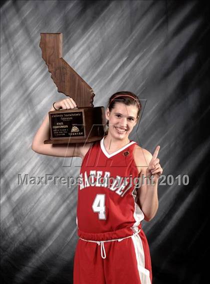 Thumbnail 2 in Carondelet vs. Mater Dei (CIF State D2 Award Photos) photogallery.