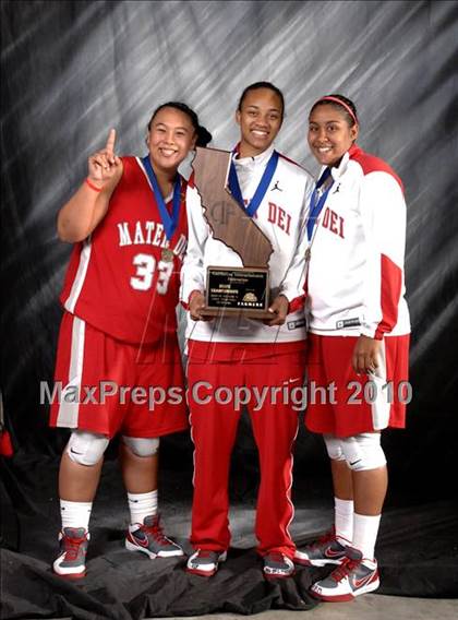 Thumbnail 2 in Carondelet vs. Mater Dei (CIF State D2 Award Photos) photogallery.