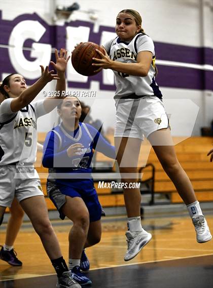 Thumbnail 2 in Lassen vs Orland photogallery.