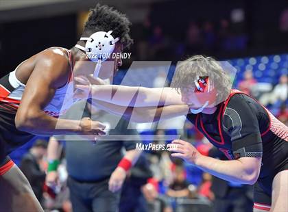 Thumbnail 2 in UIL State Championships - 5A 220lb Final photogallery.