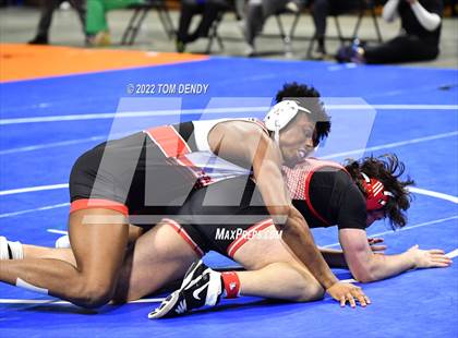 Thumbnail 2 in UIL State Championships - 5A 220lb Final photogallery.