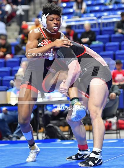 Thumbnail 2 in UIL State Championships - 5A 220lb Final photogallery.