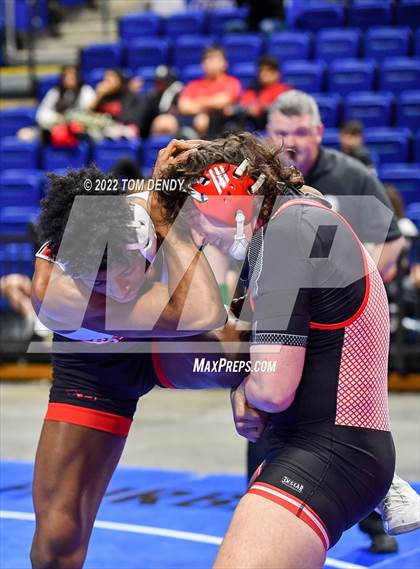 Thumbnail 1 in UIL State Championships - 5A 220lb Final photogallery.