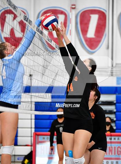Thumbnail 1 in Design Tech vs. Hillsdale (Peninsula Classic Tournament) photogallery.