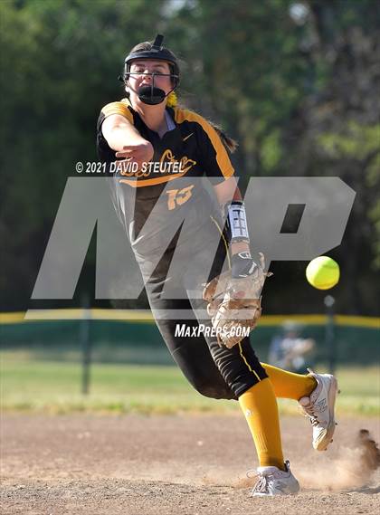 Thumbnail 2 in Del Oro @ Center photogallery.