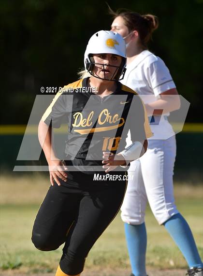 Thumbnail 3 in Del Oro @ Center photogallery.