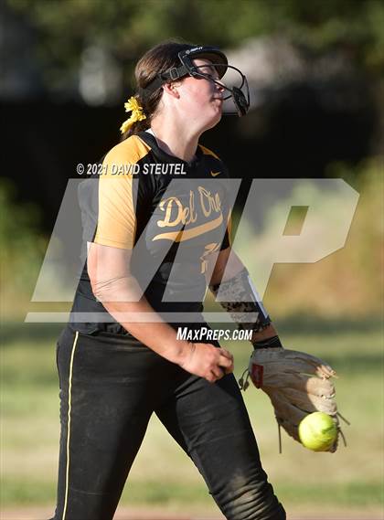 Thumbnail 1 in Del Oro @ Center photogallery.
