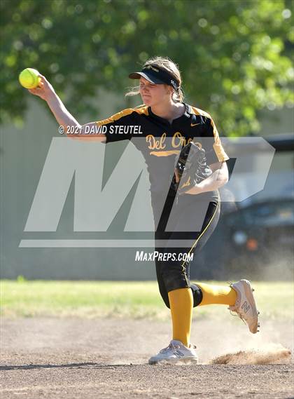 Thumbnail 2 in Del Oro @ Center photogallery.