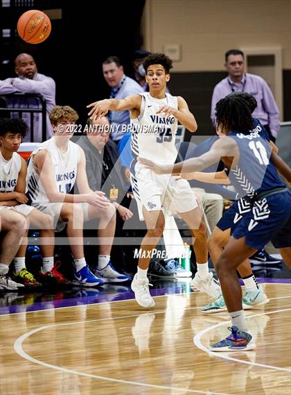 Thumbnail 3 in Venice vs Pleasant Valley (CIF State D3 Final) photogallery.