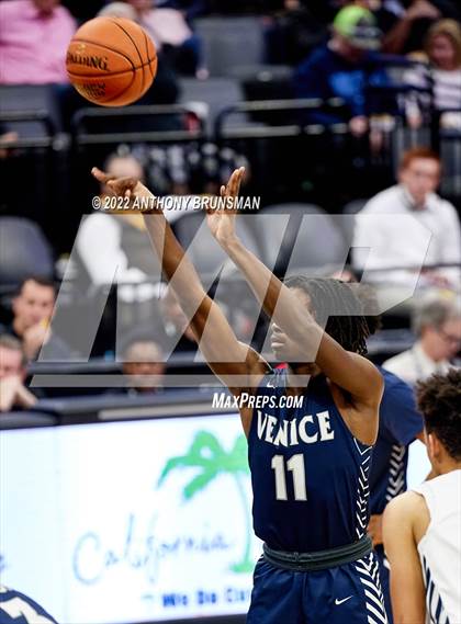 Thumbnail 1 in Venice vs Pleasant Valley (CIF State D3 Final) photogallery.