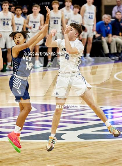 Thumbnail 2 in Venice vs Pleasant Valley (CIF State D3 Final) photogallery.