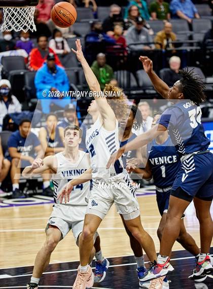 Thumbnail 1 in Venice vs Pleasant Valley (CIF State D3 Final) photogallery.