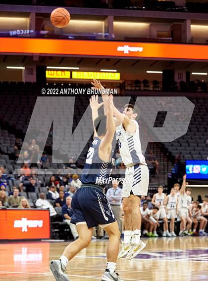 Thumbnail 3 in Venice vs Pleasant Valley (CIF State D3 Final) photogallery.