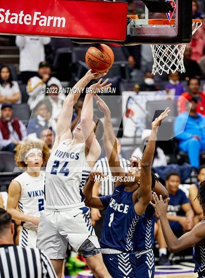 Thumbnail 2 in Venice vs Pleasant Valley (CIF State D3 Final) photogallery.