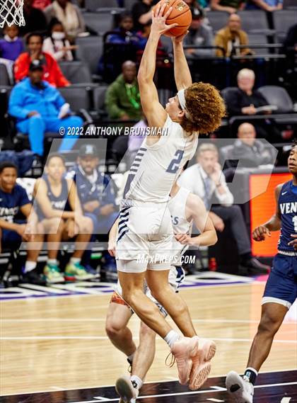 Thumbnail 1 in Venice vs Pleasant Valley (CIF State D3 Final) photogallery.