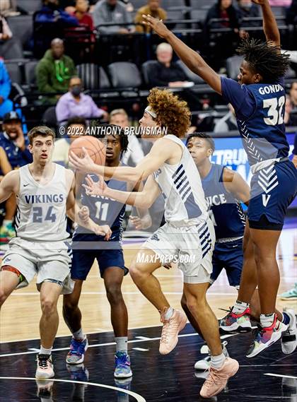 Thumbnail 2 in Venice vs Pleasant Valley (CIF State D3 Final) photogallery.
