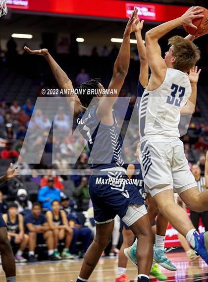 Thumbnail 3 in Venice vs Pleasant Valley (CIF State D3 Final) photogallery.