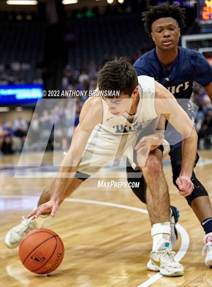Thumbnail 2 in Venice vs Pleasant Valley (CIF State D3 Final) photogallery.