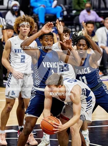 Thumbnail 2 in Venice vs Pleasant Valley (CIF State D3 Final) photogallery.
