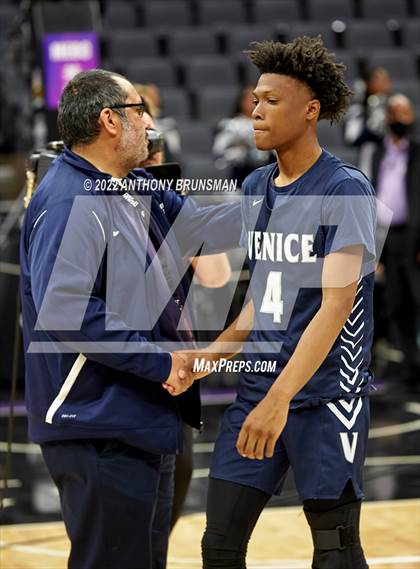 Thumbnail 3 in Venice vs Pleasant Valley (CIF State D3 Final) photogallery.