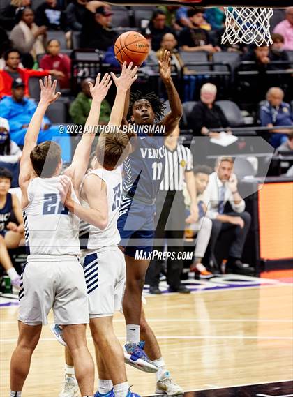Thumbnail 1 in Venice vs Pleasant Valley (CIF State D3 Final) photogallery.