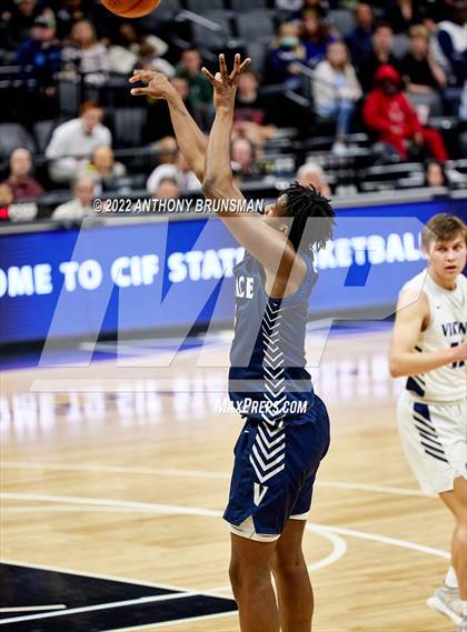 Thumbnail 3 in Venice vs Pleasant Valley (CIF State D3 Final) photogallery.