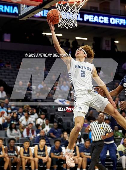 Thumbnail 3 in Venice vs Pleasant Valley (CIF State D3 Final) photogallery.