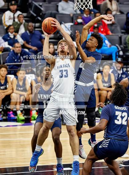 Thumbnail 2 in Venice vs Pleasant Valley (CIF State D3 Final) photogallery.