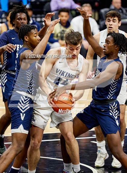 Thumbnail 2 in Venice vs Pleasant Valley (CIF State D3 Final) photogallery.
