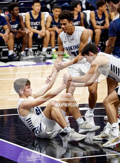 Thumbnail 1 in Venice vs Pleasant Valley (CIF State D3 Final) photogallery.