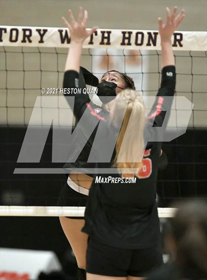 Thumbnail 2 in Skyline vs. Santa Clarita Christian (CIF State D5 Final) photogallery.