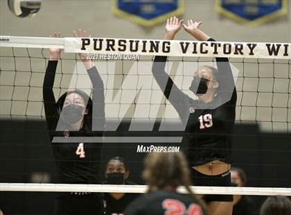 Thumbnail 2 in Skyline vs. Santa Clarita Christian (CIF State D5 Final) photogallery.