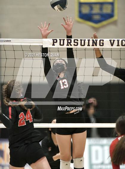 Thumbnail 3 in Skyline vs. Santa Clarita Christian (CIF State D5 Final) photogallery.