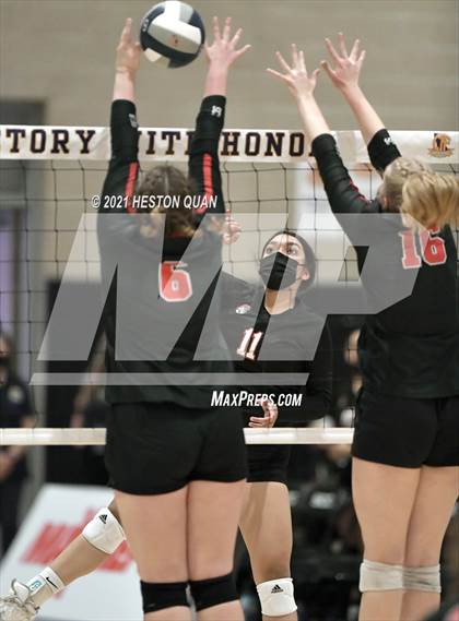 Thumbnail 2 in Skyline vs. Santa Clarita Christian (CIF State D5 Final) photogallery.