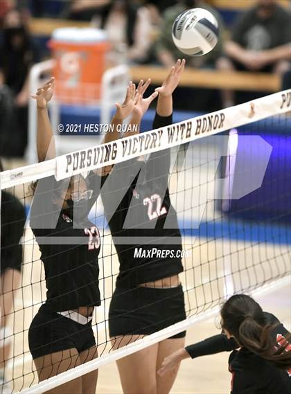 Thumbnail 2 in Skyline vs. Santa Clarita Christian (CIF State D5 Final) photogallery.