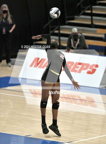Thumbnail 3 in Skyline vs. Santa Clarita Christian (CIF State D5 Final) photogallery.