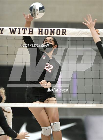 Thumbnail 1 in Skyline vs. Santa Clarita Christian (CIF State D5 Final) photogallery.